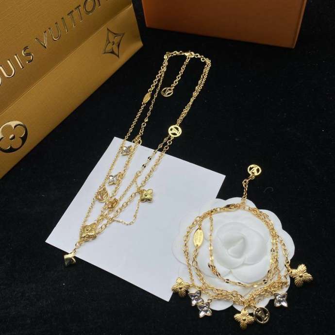 Picture of LV Sets _SKULVsuits06cly9712988